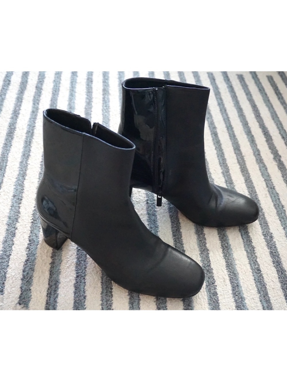 Donald Pliner Patent Leather Vinyl Ankle Boot Heels Booties Black Size 8
